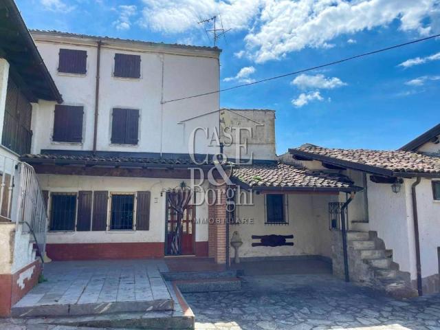 Casa indipendente in vendita a Alta Val Tidone PC