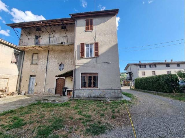 Casa indipendente in vendita a Alta Val Tidone PC