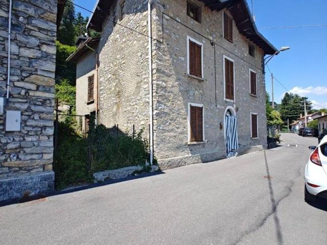 Casa indipendente in vendita a Alta Valle Intelvi CO