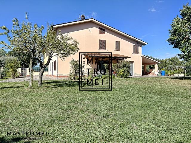 CASA INDIPENDENTE in VENDITA a ALTOPASCIO di 9 vani