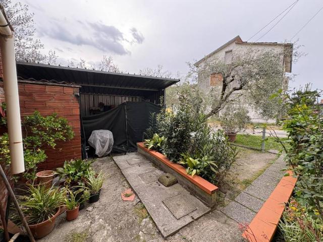 Casa indipendente in vendita a Altopascio LU