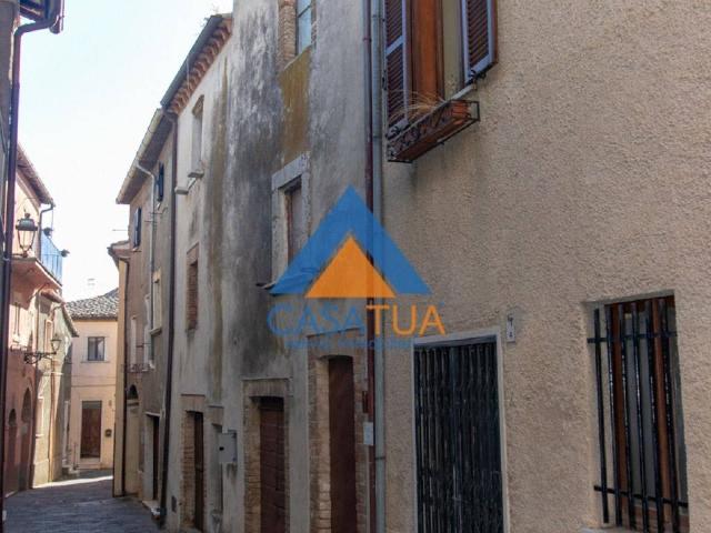 Casa indipendente in vendita a Alviano TR