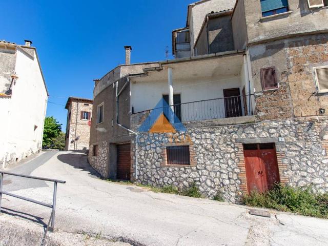 Casa indipendente in vendita a Alviano TR