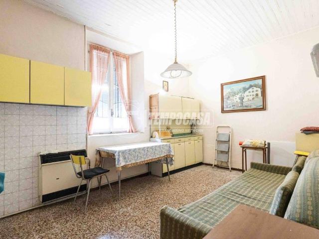 Casa indipendente in vendita a Alzate Brianza CO