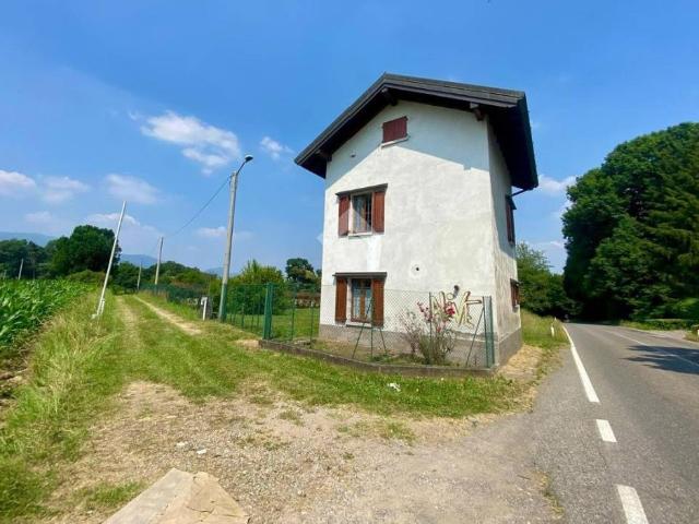 Casa indipendente in vendita a Alzate Brianza CO