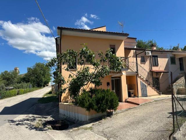 Casa indipendente in vendita a Alanno PE