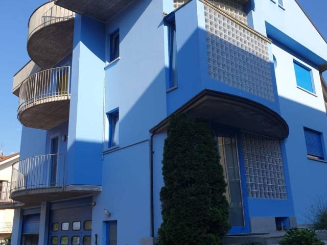 Casa indipendente in vendita a Alba CN
