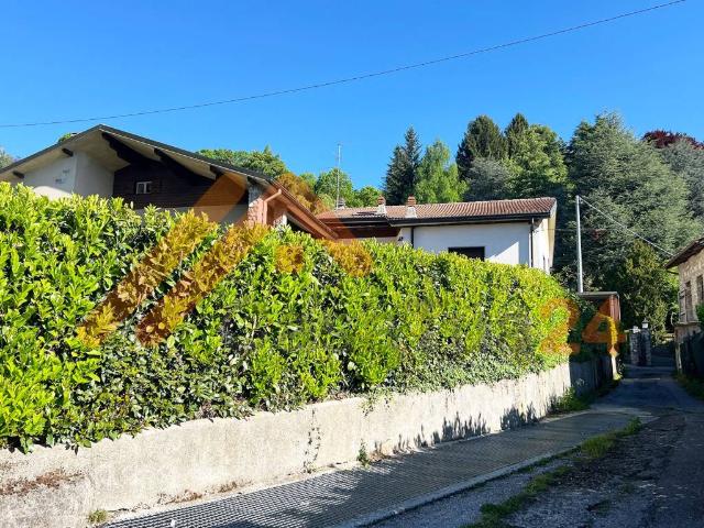 Casa indipendente in vendita a Albese con Cassano CO
