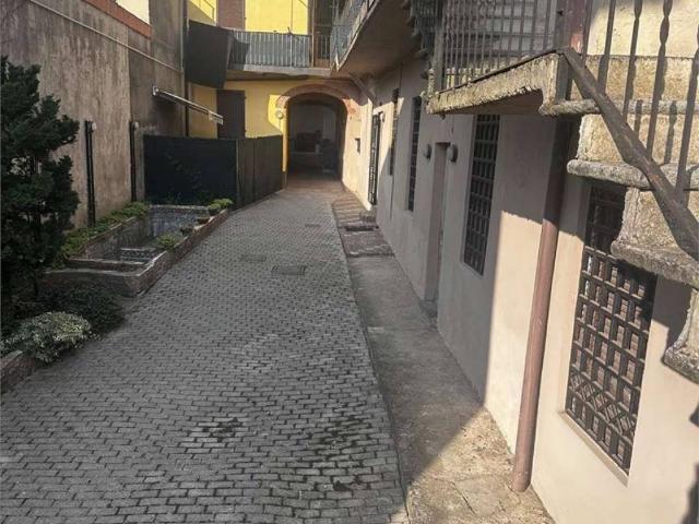 Casa indipendente in vendita a Albese con Cassano CO