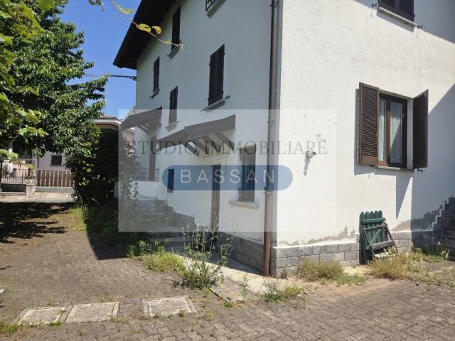 Casa indipendente in vendita a Albizzate VA