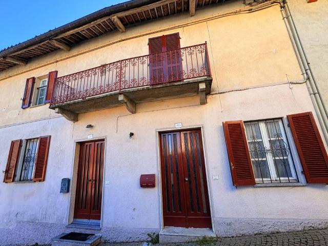 Casa indipendente in vendita a Albugnano AT