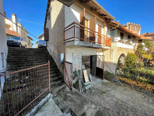 Casa indipendente in vendita a Albugnano AT
