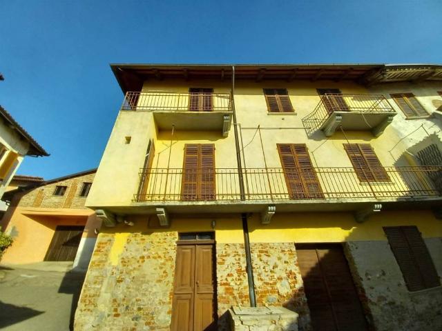 Casa indipendente in vendita a Albugnano AT