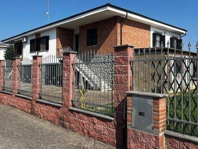 Casa indipendente in vendita a Alessandria AL