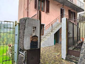 Casa indipendente in vendita a Almenno San Bartolomeo BG