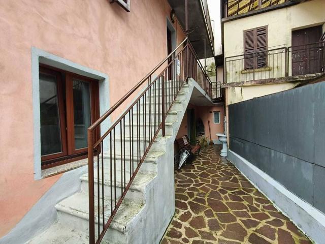 Casa indipendente in vendita a Almenno San Bartolomeo BG
