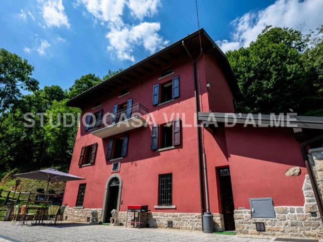 Casa indipendente in vendita a Almenno San Salvatore BG