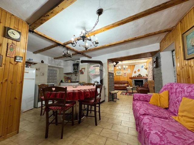 Casa indipendente in vendita a Alpette TO
