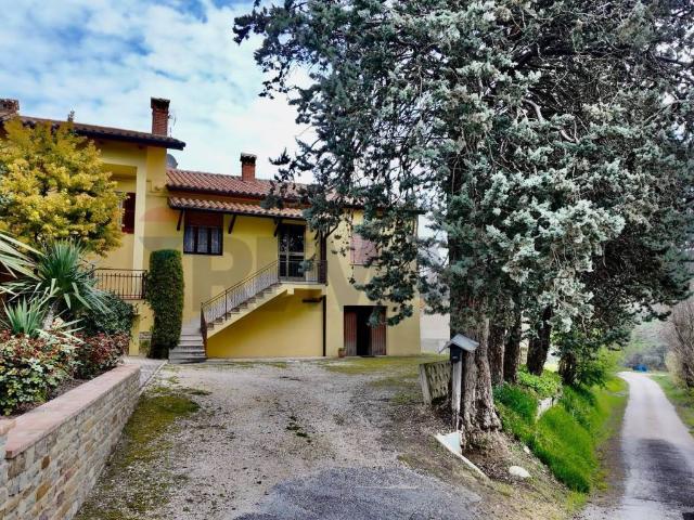 Casa indipendente in vendita a Arcevia AN
