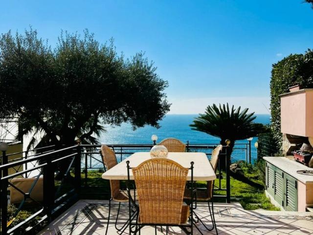 Casa indipendente in vendita a Arenzano GE