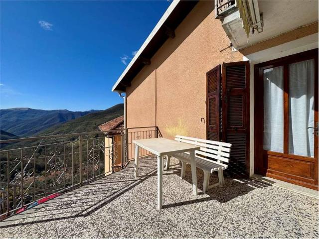 Casa indipendente in vendita a Armo IM