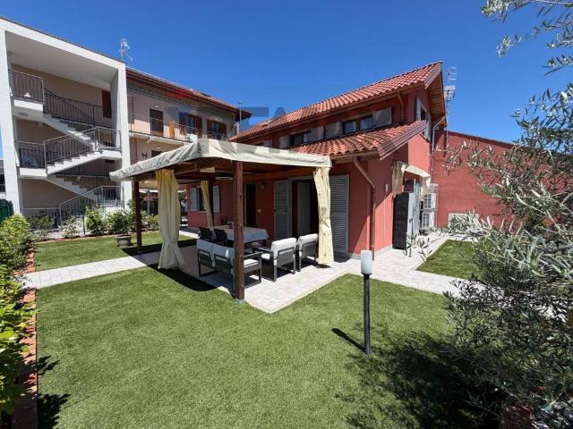 Casa indipendente in vendita a Arona NO