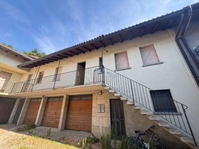 Casa indipendente in vendita a Arosio CO