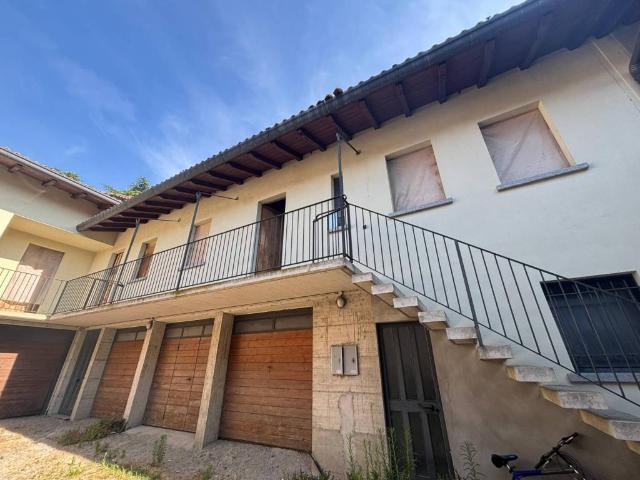 Casa indipendente in vendita a Arosio CO
