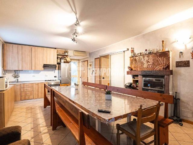Casa indipendente in vendita a Arosio CO