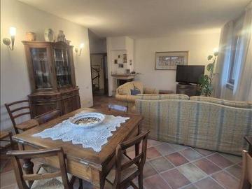 Casa indipendente in vendita a Asciano SI