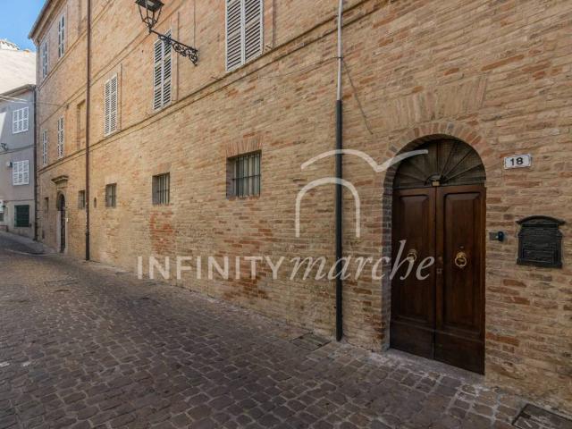 Casa indipendente in vendita a Montefiore dell'Aso AP