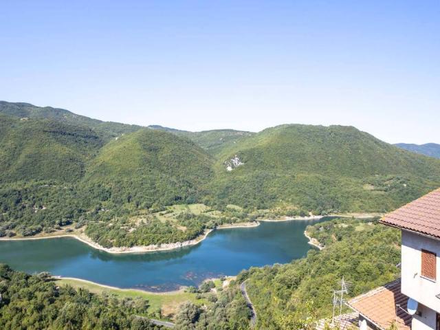 Casa indipendente in vendita a Ascrea RI