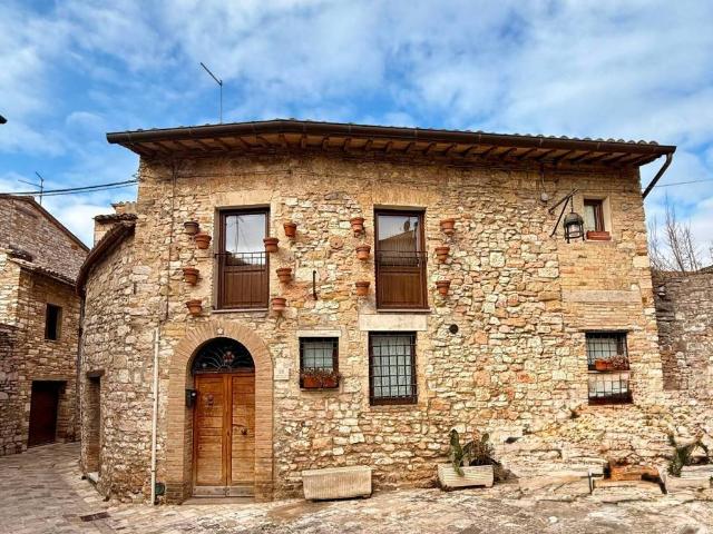 Casa indipendente in vendita a Assisi PG
