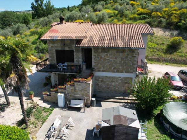 Casa indipendente in vendita a Assisi PG