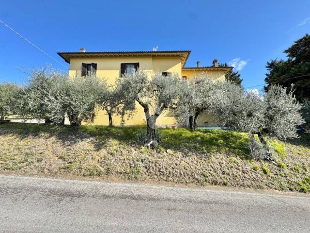 Casa indipendente in vendita a Assisi PG