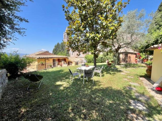 Casa indipendente in vendita a Assisi PG