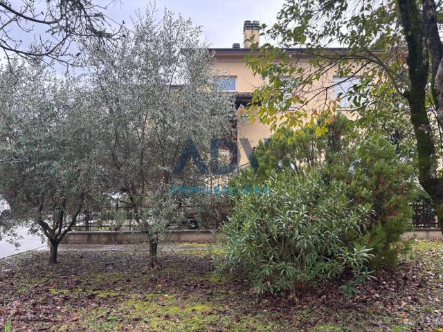 Casa indipendente in vendita a Assisi PG