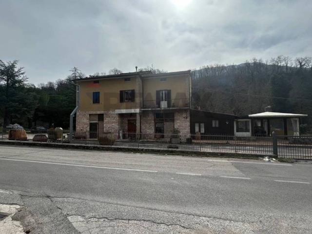 Casa indipendente in vendita a Assisi PG