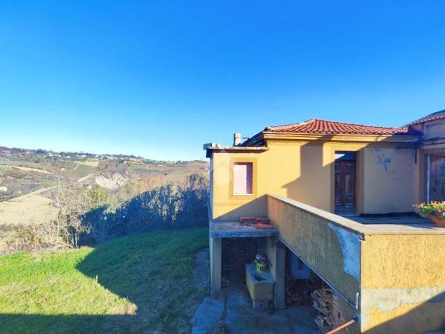 Casa indipendente in vendita a Atri TE