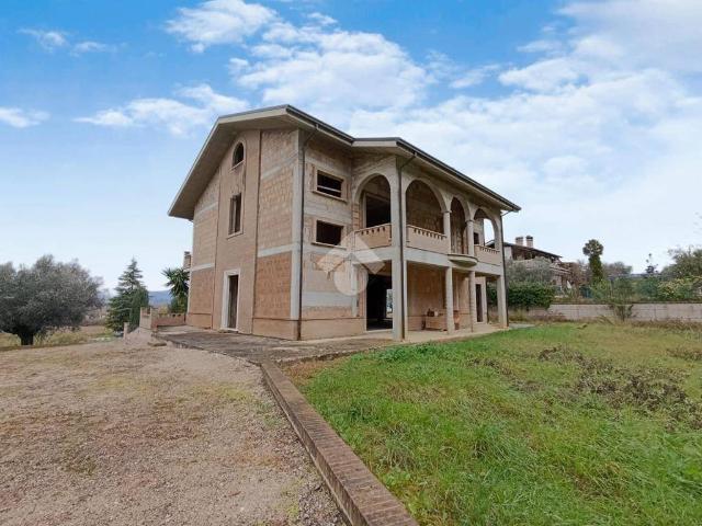 Casa indipendente in vendita a Atri TE