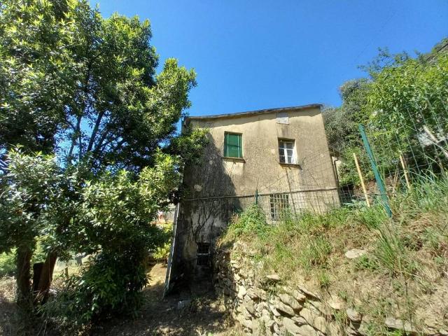 Casa indipendente in vendita a Avegno GE