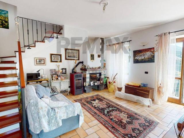Casa indipendente in vendita a Avegno GE