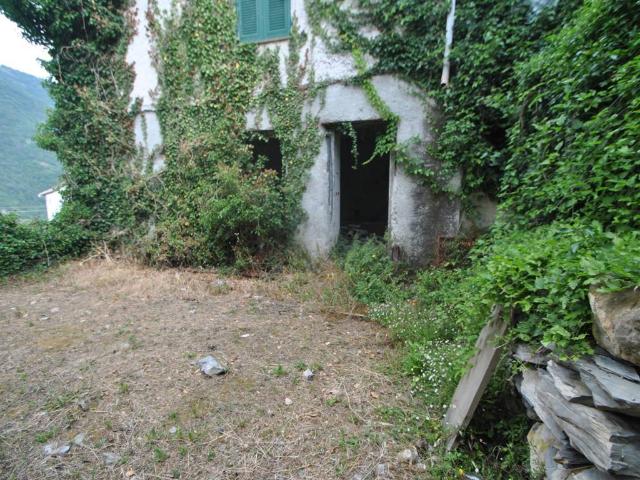 Casa indipendente in vendita a Avegno GE
