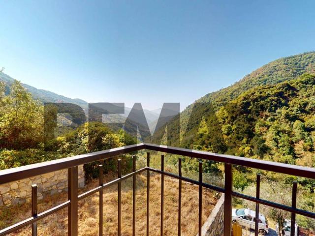 Casa indipendente in vendita a Avegno GE