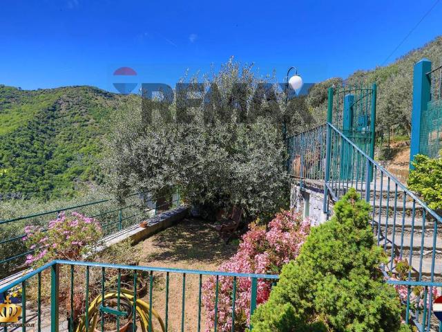 Casa indipendente in vendita a Avegno GE