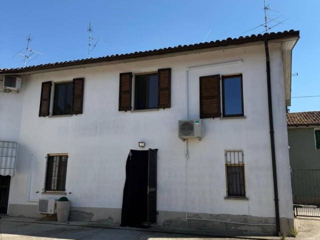 Casa indipendente in vendita a Azzanello CR