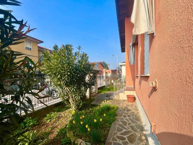 Casa indipendente in vendita a Azzano San Paolo BG