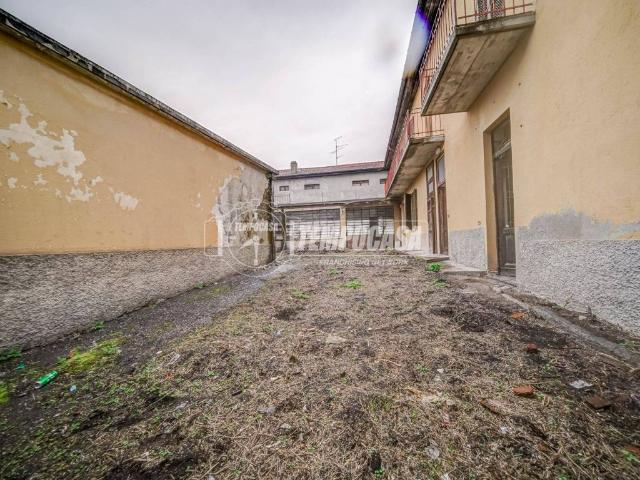 Casa indipendente in vendita a Azzate VA