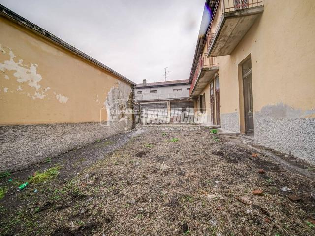 Casa indipendente in vendita a Azzate