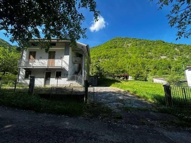 Casa indipendente in vendita a Bobbio PC